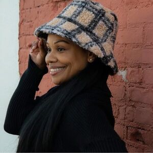 NWT boucle bucket hat